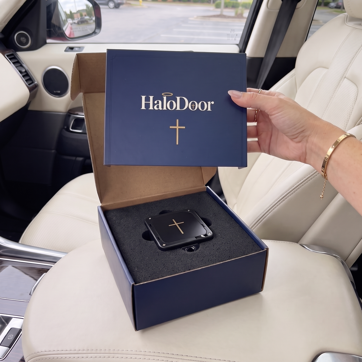 HaloDoor navy gift box with one light